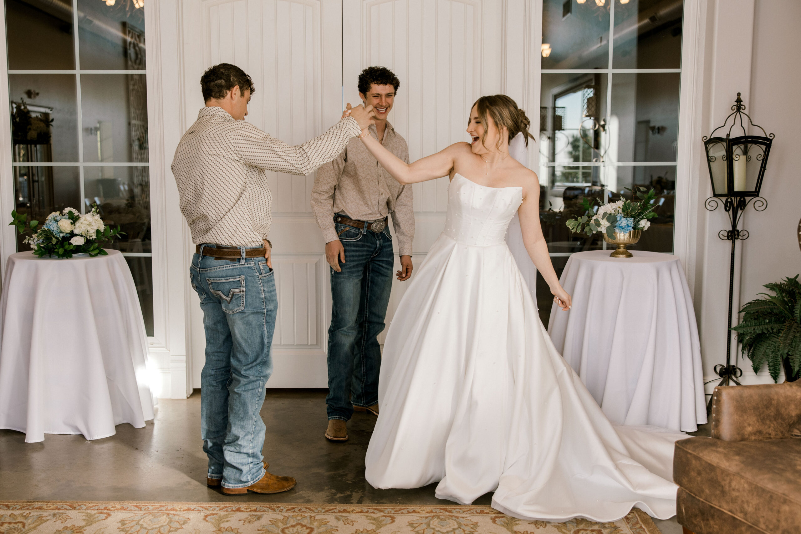 Wedding day details from first looks to florals